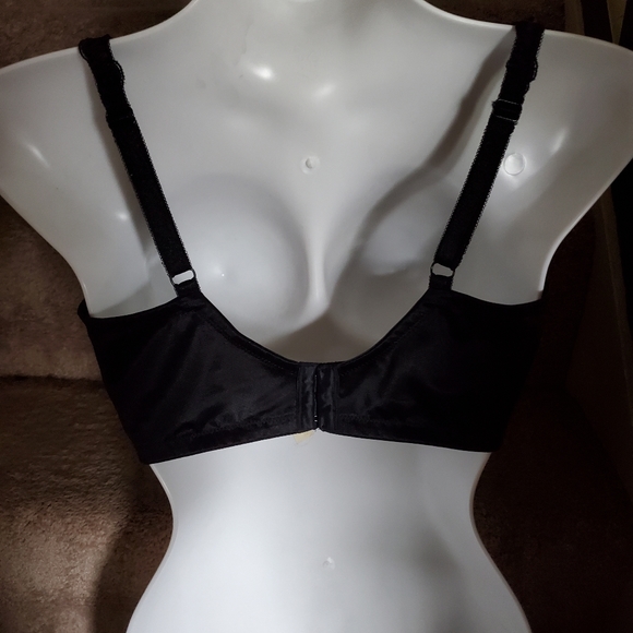 36E black lacy plunge bra by Hunkemöller Lingerie - Picture 3 of 6
